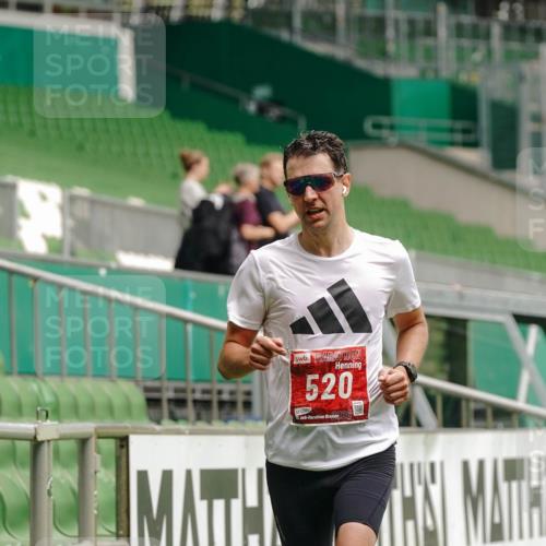 13.09.2026 - 21. swb-Marathon Bremen Michael Burmester http://msf.ph/oto/10432252 13.09.2026 12:29:15 Laufen im Stadion 314, 358, 520, 547, 553, 574, 649, 719, 858, 934, 959, 1161, 1253, 1256, 1391, 1428, 1525, 1724, 1783, 1917, 3662, 206, 322, 447, 814, 841, 875, 968, 1187, 1313, 1544, 1840, 2044, 2143 meine-sportfotos.de