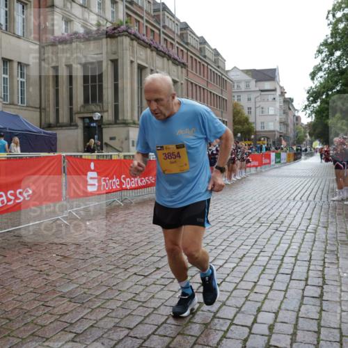 13.09.2026 - Kiel Lauf Yannick Fuchs http://msf.ph/oto/10432259 13.09.2026 11:20:27 Ziel 562, 3854, 6116, 2913, 4598, 10950, 562, 3854 meine-sportfotos.de