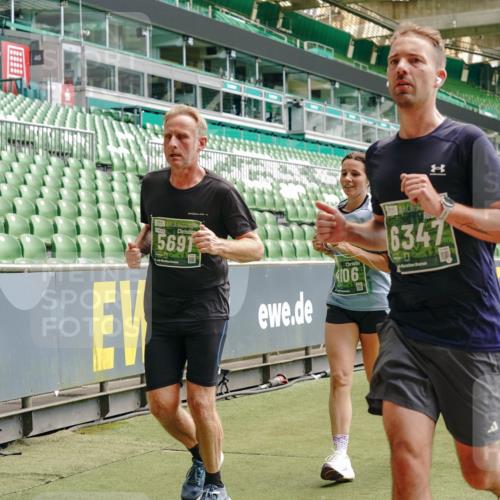 13.09.2026 - 21. swb-Marathon Bremen Michael Burmester http://msf.ph/oto/10432316 13.09.2026 13:04:38 Laufen im Stadion 178, 209, 210, 323, 488, 534, 536, 565, 596, 647, 725, 762, 881, 940, 1073, 1239, 1243, 1307, 1308, 1343, 1373, 1456, 1458, 1479, 1627, 1649, 1653, 1656, 1687, 1771, 1780, 1914, 1932, 1941, 2023, 2089, 2126, 2223, 2241, 2301, 2369, 2430, 2434, 2452, 2602, 2625, 2723, 2742, 2764, 2851, 2867, 2872, 2891, 2910, 2919, 2934, 2957, 2959, 2977, 2985, 3028, 3030, 3217, 3278, 3320, 3343, 3360, 3402, 3419, 3425, 3444, 3454, 3510, 3521, 3579, 3597, 3618, 3796, 3846, 3859, 3909, 242 meine-sportfotos.de
