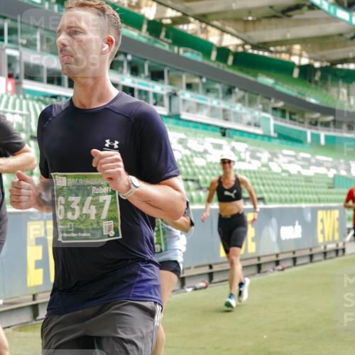 13.09.2026 - 21. swb-Marathon Bremen Michael Burmester http://msf.ph/oto/10432326 13.09.2026 13:04:38 Laufen im Stadion 178, 209, 210, 323, 488, 534, 536, 565, 596, 647, 725, 762, 881, 940, 1073, 1239, 1243, 1307, 1308, 1343, 1373, 1456, 1458, 1479, 1627, 1649, 1653, 1656, 1687, 1771, 1780, 1914, 1932, 1941, 2023, 2089, 2126, 2223, 2241, 2301, 2369, 2430, 2434, 2452, 2602, 2625, 2723, 2742, 2764, 2851, 2867, 2872, 2891, 2910, 2919, 2934, 2957, 2959, 2977, 2985, 3028, 3030, 3217, 3278, 3320, 3343, 3360, 3402, 3419, 3425, 3444, 3454, 3510, 3521, 3579, 3597, 3618, 3796, 3846, 3859, 3909, 242 meine-sportfotos.de