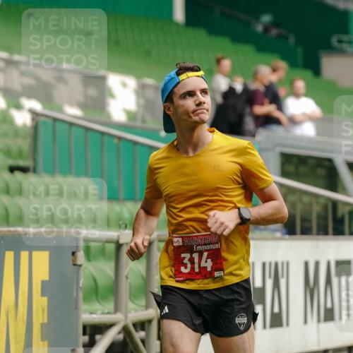 13.09.2026 - 21. swb-Marathon Bremen Michael Burmester http://msf.ph/oto/10432327 13.09.2026 12:29:21 Laufen im Stadion 314, 358, 520, 547, 553, 574, 649, 719, 858, 934, 959, 1253, 1256, 1391, 1428, 1525, 1724, 1783, 3662, 206, 322, 447, 814, 841, 875, 968, 1187, 1313, 1544, 1840, 2044, 2143 meine-sportfotos.de