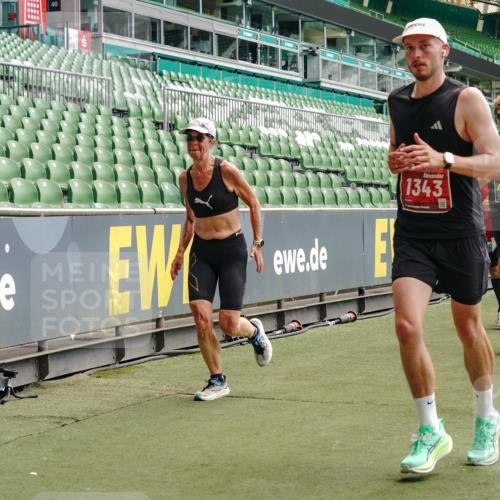 13.09.2026 - 21. swb-Marathon Bremen Michael Burmester http://msf.ph/oto/10432376 13.09.2026 13:04:39 Laufen im Stadion 178, 209, 210, 323, 488, 534, 536, 565, 596, 647, 725, 762, 881, 940, 1073, 1239, 1243, 1307, 1308, 1343, 1373, 1456, 1458, 1479, 1627, 1649, 1653, 1656, 1687, 1771, 1780, 1914, 1932, 1941, 2023, 2089, 2126, 2223, 2241, 2301, 2369, 2430, 2434, 2452, 2602, 2625, 2723, 2742, 2764, 2851, 2867, 2872, 2891, 2910, 2919, 2934, 2957, 2959, 2977, 2985, 3028, 3030, 3217, 3278, 3320, 3343, 3360, 3402, 3419, 3425, 3444, 3454, 3510, 3521, 3579, 3597, 3618, 3796, 3846, 3859, 3909, 242 meine-sportfotos.de