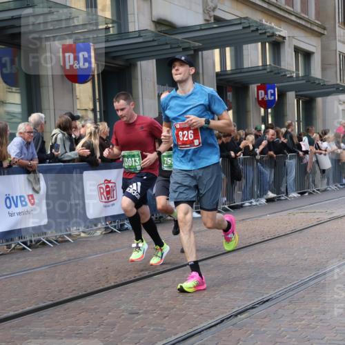 13.09.2026 - 21. swb-Marathon Bremen Strokosch-Dieckow http://msf.ph/oto/10432390 13.09.2026 13:12:01 Ziel 899, 1517, 2447, 2480, 2820, 3362, 3703, 3830, 4560, 5940, 6107, 6739, 7328, 7521, 8981, 13013, 493, 826, 863, 2444, 2820, 3336, 3703, 4283, 4368, 4651, 4698, 5521, 5585, 5893, 6059, 6668, 7621, 8996, 9398, 13055 meine-sportfotos.de