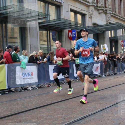 13.09.2026 - 21. swb-Marathon Bremen Strokosch-Dieckow http://msf.ph/oto/10432401 13.09.2026 13:12:01 Ziel 899, 1517, 2447, 2480, 2820, 3362, 3703, 3830, 4560, 5940, 6107, 6739, 7328, 7521, 8981, 13013, 493, 826, 863, 2444, 2820, 3336, 3703, 4283, 4368, 4651, 4698, 5521, 5585, 5893, 6059, 6668, 7621, 8996, 9398, 13055 meine-sportfotos.de