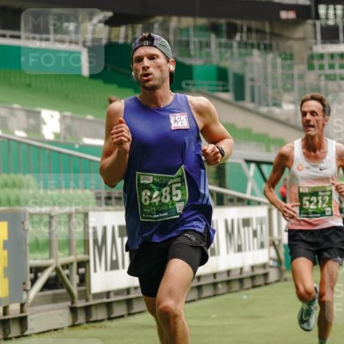 13.09.2026 - 21. swb-Marathon Bremen Michael Burmester http://msf.ph/oto/10432402 13.09.2026 12:29:43 Laufen im Stadion 314, 520, 547, 649, 719, 858, 934, 959, 1168, 1214, 1391, 1428, 1453, 206, 238, 322, 447, 814, 841, 875, 968, 1187, 1840, 2044, 2143 meine-sportfotos.de