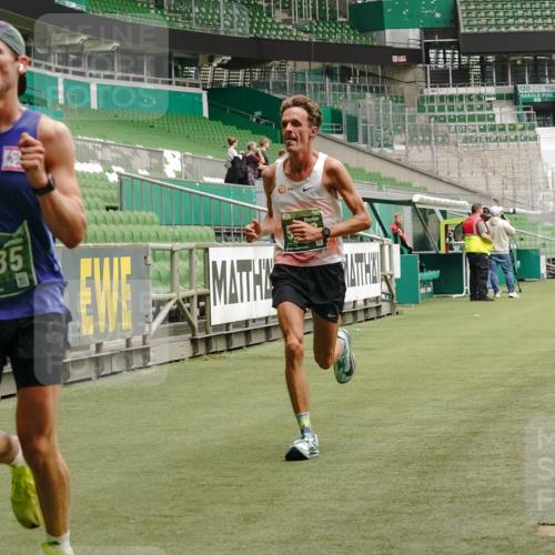 13.09.2026 - 21. swb-Marathon Bremen Michael Burmester http://msf.ph/oto/10432410 13.09.2026 12:29:44 Laufen im Stadion 314, 520, 547, 649, 719, 858, 934, 959, 1168, 1214, 1391, 1428, 1453, 206, 238, 322, 447, 814, 841, 875, 968, 1187, 1840, 2044, 2143 meine-sportfotos.de