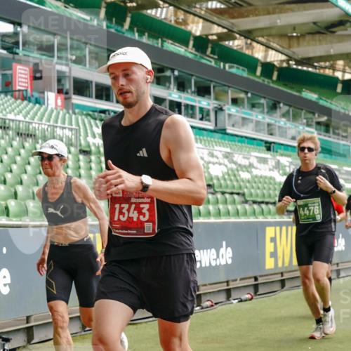 13.09.2026 - 21. swb-Marathon Bremen Michael Burmester http://msf.ph/oto/10432416 13.09.2026 13:04:40 Laufen im Stadion 178, 209, 210, 323, 488, 534, 536, 565, 596, 647, 725, 762, 881, 940, 1073, 1239, 1243, 1307, 1308, 1343, 1373, 1456, 1458, 1479, 1627, 1649, 1653, 1656, 1687, 1771, 1780, 1914, 1932, 1941, 2023, 2089, 2126, 2223, 2241, 2301, 2369, 2430, 2434, 2452, 2602, 2625, 2723, 2742, 2764, 2851, 2867, 2872, 2891, 2910, 2919, 2934, 2957, 2959, 2977, 2985, 3028, 3030, 3217, 3278, 3320, 3343, 3360, 3402, 3419, 3425, 3444, 3454, 3510, 3521, 3579, 3597, 3618, 3796, 3846, 3859, 3909, 242 meine-sportfotos.de