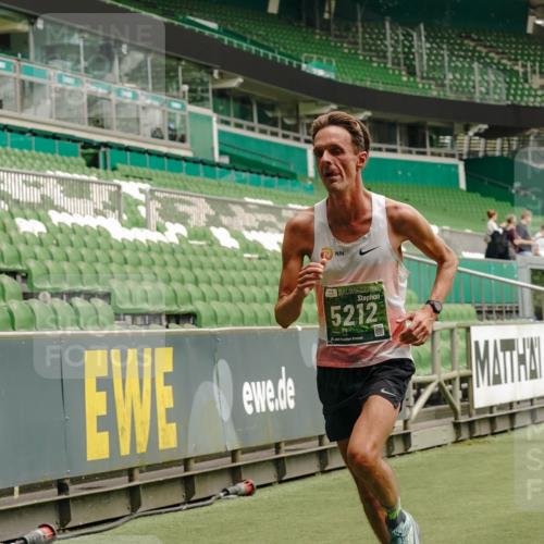 13.09.2026 - 21. swb-Marathon Bremen Michael Burmester http://msf.ph/oto/10432422 13.09.2026 12:29:44 Laufen im Stadion 314, 520, 547, 649, 719, 858, 934, 959, 1168, 1214, 1391, 1428, 1453, 206, 238, 322, 447, 814, 841, 875, 968, 1187, 1840, 2044, 2143 meine-sportfotos.de