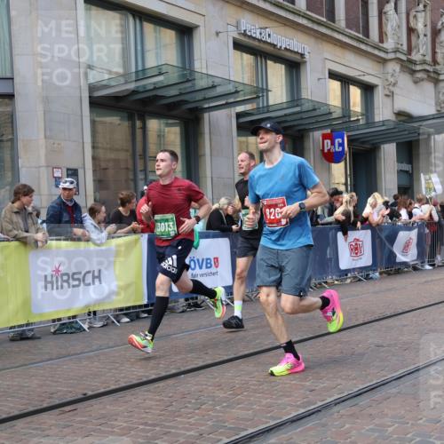 13.09.2026 - 21. swb-Marathon Bremen Strokosch-Dieckow http://msf.ph/oto/10432424 13.09.2026 13:12:01 Ziel 899, 1517, 2447, 2480, 2820, 3362, 3703, 3830, 4560, 5940, 6107, 6739, 7328, 7521, 8981, 13013, 493, 826, 863, 2444, 2820, 3336, 3703, 4283, 4368, 4651, 4698, 5521, 5585, 5893, 6059, 6668, 7621, 8996, 9398, 13055 meine-sportfotos.de