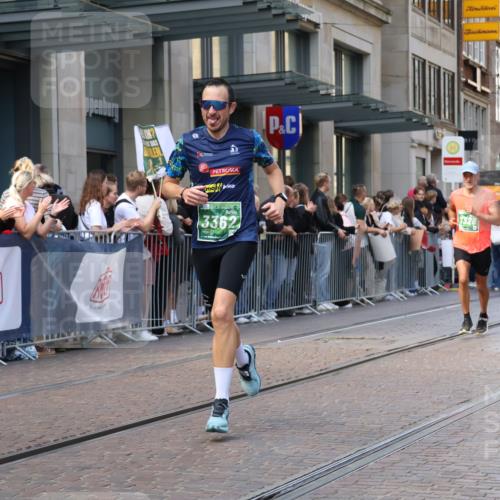 13.09.2026 - 21. swb-Marathon Bremen Strokosch-Dieckow http://msf.ph/oto/10432447 13.09.2026 13:12:03 Ziel 899, 1517, 2447, 2480, 3362, 3830, 4560, 5416, 5940, 6107, 6739, 7328, 7521, 8981, 13013, 493, 826, 863, 2444, 2447, 2820, 3336, 3703, 4283, 4368, 4651, 4698, 5521, 5585, 5893, 6668, 6739, 7621, 8996, 9398, 13055 meine-sportfotos.de