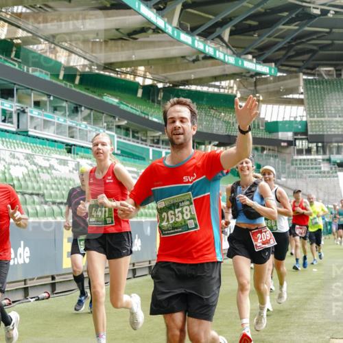 13.09.2026 - 21. swb-Marathon Bremen Michael Burmester http://msf.ph/oto/10432484 13.09.2026 13:04:42 Laufen im Stadion 178, 209, 210, 244, 323, 488, 534, 536, 565, 596, 647, 725, 762, 881, 940, 1073, 1239, 1243, 1307, 1308, 1343, 1373, 1456, 1458, 1479, 1627, 1649, 1653, 1656, 1687, 1771, 1780, 1914, 1932, 1941, 2023, 2089, 2126, 2223, 2241, 2301, 2369, 2430, 2434, 2452, 2602, 2625, 2723, 2742, 2764, 2851, 2867, 2872, 2891, 2910, 2919, 2934, 2957, 2959, 2977, 2985, 3028, 3030, 3217, 3278, 3320, 3343, 3402, 3419, 3425, 3444, 3454, 3510, 3521, 3579, 3597, 3618, 3796, 3846, 3859, 3909, 242 meine-sportfotos.de