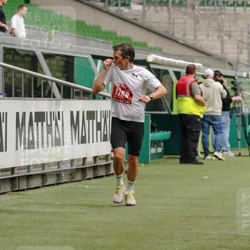 13.09.2026 - 21. swb-Marathon Bremen Michael Burmester http://msf.ph/oto/10432497 13.09.2026 12:30:05 Laufen im Stadion 314, 520, 547, 719, 858, 934, 959, 1168, 1214, 1453, 5212, 6485, 103, 206, 238, 322, 447, 841, 875, 968, 1187, 1840, 2032, 2044, 2143 meine-sportfotos.de