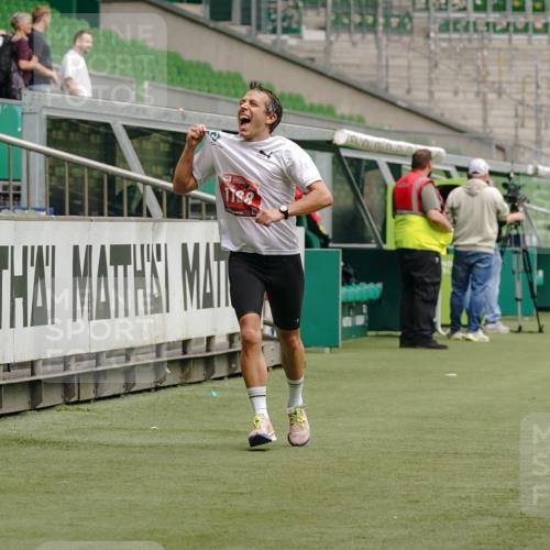 13.09.2026 - 21. swb-Marathon Bremen Michael Burmester http://msf.ph/oto/10432508 13.09.2026 12:30:06 Laufen im Stadion 314, 520, 547, 719, 858, 934, 959, 1168, 1214, 1453, 5212, 6485, 103, 206, 238, 322, 447, 841, 875, 968, 1187, 1840, 2032, 2044, 2143 meine-sportfotos.de