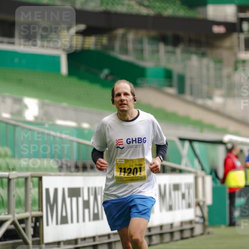 13.09.2026 - 21. swb-Marathon Bremen Michael Burmester http://msf.ph/oto/10432543 13.09.2026 10:23:51 Laufen im Stadion 10235, 10341, 10441, 10520, 10575, 10592, 10618, 10782, 10972, 11042, 11127, 11143, 11198, 11201, 11227, 11373, 11426, 11628, 11630, 11632, 11713, 11721, 11779, 11826, 11895, 11903, 12003, 12053, 12144, 12209, 12246, 12339, 12370, 12395, 12404, 12442, 12468, 12469, 12477, 12525, 13513, 13519, 13520, 13556, 13563, 13566, 13580, 13584, 13585, 13586, 13616, 13641, 13642, 10366, 10475, 13530, 13541 meine-sportfotos.de
