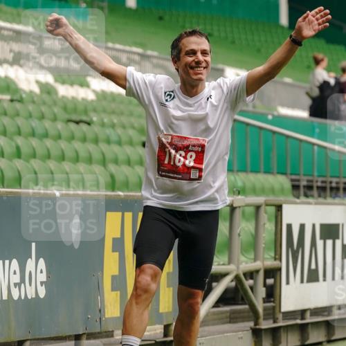 13.09.2026 - 21. swb-Marathon Bremen Michael Burmester http://msf.ph/oto/10432548 13.09.2026 12:30:08 Laufen im Stadion 314, 520, 547, 719, 858, 934, 959, 1168, 1214, 1453, 5212, 6485, 103, 206, 238, 322, 447, 841, 875, 968, 1187, 1840, 2032, 2044, 2143 meine-sportfotos.de