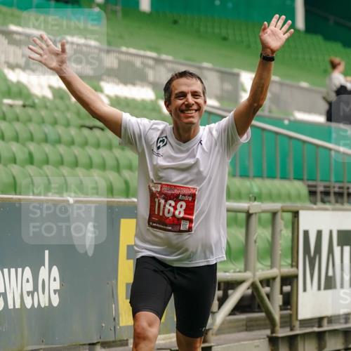 13.09.2026 - 21. swb-Marathon Bremen Michael Burmester http://msf.ph/oto/10432559 13.09.2026 12:30:08 Laufen im Stadion 314, 520, 547, 719, 858, 934, 959, 1168, 1214, 1453, 5212, 6485, 103, 206, 238, 322, 447, 841, 875, 968, 1187, 1840, 2032, 2044, 2143 meine-sportfotos.de