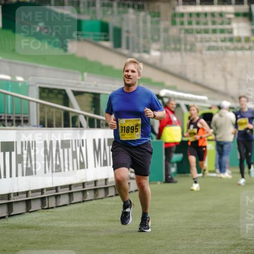 13.09.2026 - 21. swb-Marathon Bremen Michael Burmester http://msf.ph/oto/10432569 13.09.2026 10:23:54 Laufen im Stadion 10235, 10328, 10341, 10441, 10520, 10575, 10592, 10618, 10782, 10972, 11042, 11127, 11143, 11198, 11201, 11227, 11373, 11426, 11442, 11628, 11630, 11632, 11713, 11721, 11779, 11826, 11895, 11903, 12053, 12144, 12209, 12246, 12339, 12370, 12395, 12404, 12442, 12468, 12469, 12477, 12525, 13513, 13519, 13520, 13556, 13563, 13566, 13580, 13584, 13585, 13586, 13616, 13641, 13642, 10366, 13530, 13541 meine-sportfotos.de