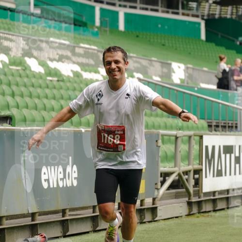 13.09.2026 - 21. swb-Marathon Bremen Michael Burmester http://msf.ph/oto/10432577 13.09.2026 12:30:09 Laufen im Stadion 314, 520, 547, 719, 858, 934, 959, 1168, 1214, 1357, 1453, 1639, 5212, 6485, 103, 206, 238, 322, 447, 841, 875, 968, 1187, 1352, 1840, 2032, 2044, 2143 meine-sportfotos.de