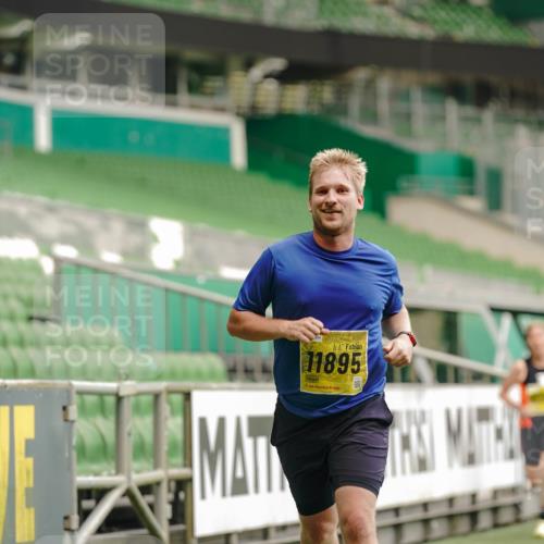 13.09.2026 - 21. swb-Marathon Bremen Michael Burmester http://msf.ph/oto/10432587 13.09.2026 10:23:55 Laufen im Stadion 10235, 10328, 10341, 10441, 10520, 10575, 10592, 10618, 10782, 10972, 11042, 11127, 11143, 11198, 11201, 11227, 11373, 11426, 11442, 11628, 11630, 11632, 11713, 11721, 11779, 11826, 11895, 11903, 12053, 12144, 12209, 12246, 12339, 12370, 12395, 12404, 12442, 12468, 12469, 12477, 12525, 13513, 13519, 13520, 13556, 13563, 13566, 13580, 13584, 13585, 13586, 13616, 13641, 13642, 10366, 13530, 13541 meine-sportfotos.de