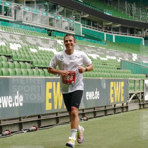13.09.2026 - 21. swb-Marathon Bremen Michael Burmester http://msf.ph/oto/10432591 13.09.2026 12:30:10 Laufen im Stadion 314, 520, 547, 719, 858, 934, 959, 1168, 1214, 1357, 1453, 1639, 5212, 6485, 103, 206, 238, 322, 447, 841, 875, 968, 1187, 1352, 1840, 2032, 2044, 2143 meine-sportfotos.de