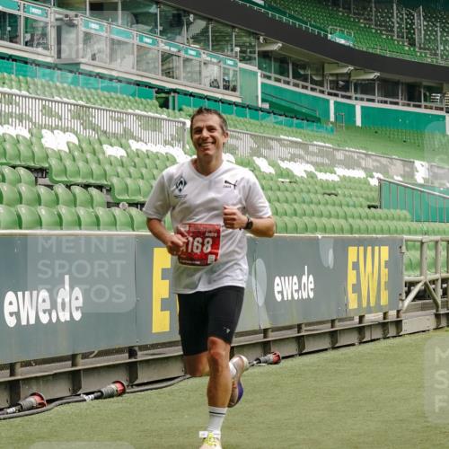 13.09.2026 - 21. swb-Marathon Bremen Michael Burmester http://msf.ph/oto/10432599 13.09.2026 12:30:10 Laufen im Stadion 314, 520, 547, 719, 858, 934, 959, 1168, 1214, 1357, 1453, 1639, 5212, 6485, 103, 206, 238, 322, 447, 841, 875, 968, 1187, 1352, 1840, 2032, 2044, 2143 meine-sportfotos.de