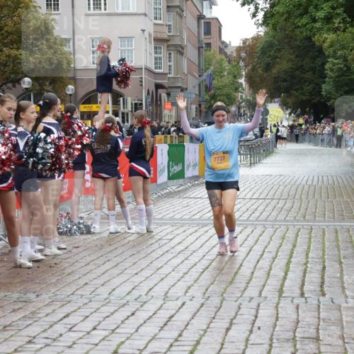 13.09.2026 - Kiel Lauf Yannick Fuchs http://msf.ph/oto/10432611 13.09.2026 11:23:02 Ziel 1305, 7737, 1305, 5917 meine-sportfotos.de