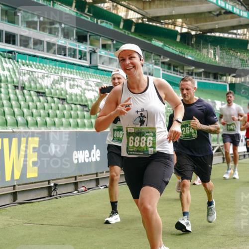 13.09.2026 - 21. swb-Marathon Bremen Michael Burmester http://msf.ph/oto/10432687 13.09.2026 13:04:44 Laufen im Stadion 178, 209, 210, 244, 323, 488, 534, 536, 565, 596, 647, 725, 881, 1073, 1239, 1243, 1307, 1308, 1343, 1373, 1456, 1458, 1479, 1627, 1649, 1653, 1656, 1687, 1771, 1780, 1914, 1932, 1941, 2023, 2089, 2126, 2223, 2241, 2301, 2369, 2430, 2434, 2452, 2602, 2625, 2723, 2742, 2764, 2851, 2867, 2872, 2891, 2910, 2919, 2934, 2957, 2959, 2977, 2985, 3028, 3030, 3217, 3278, 3320, 3343, 3402, 3419, 3425, 3444, 3454, 3485, 3510, 3521, 3579, 3597, 3618, 3796, 3846, 3859, 3909, 242 meine-sportfotos.de