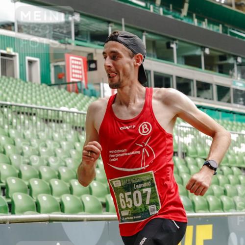 13.09.2026 - 21. swb-Marathon Bremen Michael Burmester http://msf.ph/oto/10432692 13.09.2026 12:30:29 Laufen im Stadion 314, 520, 547, 858, 934, 1168, 1214, 1357, 1453, 1639, 4474, 5212, 6485, 8285, 103, 206, 238, 322, 420, 841, 875, 1352, 1840, 1917, 2032, 2143, 4264 meine-sportfotos.de