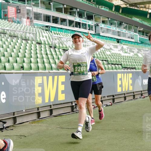 13.09.2026 - 21. swb-Marathon Bremen Michael Burmester http://msf.ph/oto/10432719 13.09.2026 13:29:52 Laufen im Stadion 171, 220, 297, 405, 422, 476, 685, 729, 754, 767, 986, 1079, 1217, 1242, 1270, 1298, 1325, 1384, 1615, 1633, 1634, 1741, 1777, 1810, 1811, 1886, 1983, 2238, 2242, 2249, 2263, 2326, 2365, 2436, 2449, 2472, 2546, 2593, 2615, 2738, 2740, 2743, 2830, 2862, 2868, 2869, 2871, 2918, 2924, 2991, 2994, 3020, 3053, 3129, 3154, 3227, 3238, 3274, 3286, 3321, 3361, 3563, 3594, 3595, 3605, 3678, 3694, 3755, 3758, 3798, 3853, 3876, 3898, 3929, 3953, 3965, 3971, 3987, 4011, 4056 meine-sportfotos.de