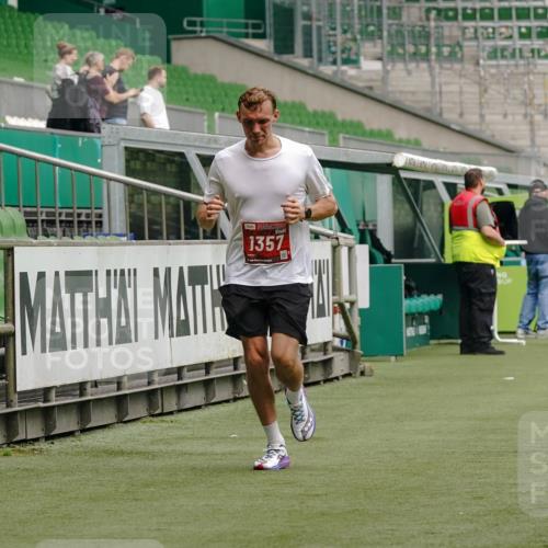 13.09.2026 - 21. swb-Marathon Bremen Michael Burmester http://msf.ph/oto/10432723 13.09.2026 12:30:38 Laufen im Stadion 314, 520, 547, 858, 934, 1168, 1214, 1357, 1453, 1639, 4474, 5212, 6485, 6507, 8285, 103, 206, 238, 322, 420, 841, 875, 1161, 1352, 1724, 1840, 1917, 2032, 3662, 4264 meine-sportfotos.de
