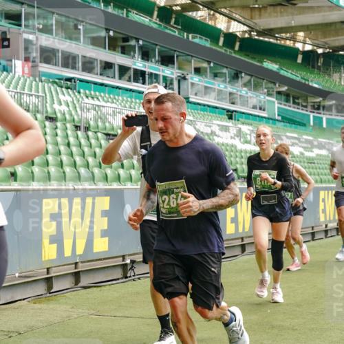 13.09.2026 - 21. swb-Marathon Bremen Michael Burmester http://msf.ph/oto/10432739 13.09.2026 13:04:45 Laufen im Stadion 178, 209, 210, 244, 323, 488, 534, 536, 565, 596, 647, 725, 881, 900, 1073, 1239, 1243, 1307, 1308, 1343, 1373, 1456, 1458, 1479, 1627, 1649, 1653, 1656, 1687, 1771, 1780, 1914, 1932, 1941, 2023, 2089, 2126, 2223, 2241, 2301, 2369, 2430, 2434, 2452, 2602, 2625, 2723, 2742, 2764, 2851, 2867, 2872, 2891, 2910, 2919, 2934, 2957, 2959, 2977, 2985, 3028, 3030, 3217, 3278, 3320, 3343, 3402, 3419, 3425, 3444, 3454, 3485, 3510, 3521, 3579, 3597, 3618, 3796, 3846, 3859, 3909, 242 meine-sportfotos.de