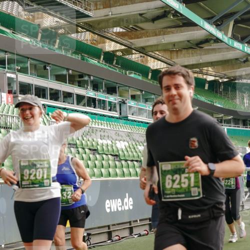 13.09.2026 - 21. swb-Marathon Bremen Michael Burmester http://msf.ph/oto/10432743 13.09.2026 13:29:53 Laufen im Stadion 171, 220, 297, 405, 422, 476, 685, 729, 754, 767, 986, 1079, 1217, 1242, 1270, 1298, 1325, 1384, 1615, 1633, 1634, 1741, 1777, 1810, 1811, 1886, 1983, 2238, 2242, 2249, 2263, 2326, 2365, 2436, 2449, 2472, 2546, 2593, 2615, 2738, 2740, 2743, 2830, 2862, 2868, 2869, 2871, 2918, 2924, 2991, 2994, 3020, 3053, 3129, 3154, 3227, 3238, 3274, 3286, 3321, 3361, 3563, 3594, 3595, 3605, 3678, 3755, 3758, 3798, 3853, 3876, 3898, 3929, 3953, 3965, 3971, 3987, 4011, 4056 meine-sportfotos.de