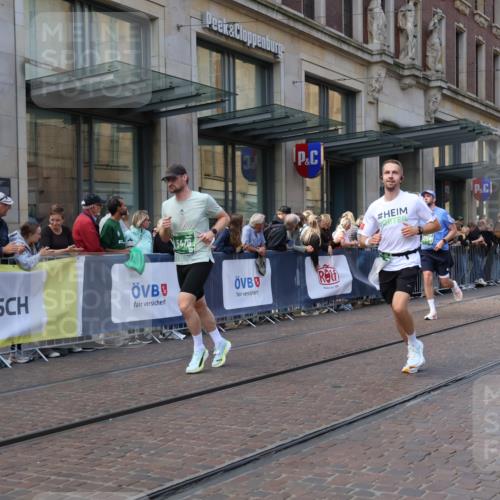 13.09.2026 - 21. swb-Marathon Bremen Strokosch-Dieckow http://msf.ph/oto/10432761 13.09.2026 13:12:20 Ziel 899, 1517, 2350, 2362, 2480, 3054, 3988, 4560, 4605, 4879, 5416, 6796, 8029, 9775, 9803, 13106, 493, 899, 2444, 2447, 2820, 3336, 3362, 3703, 3830, 4283, 5940, 6107, 6739, 7328, 7521, 7621, 8981, 13013 meine-sportfotos.de