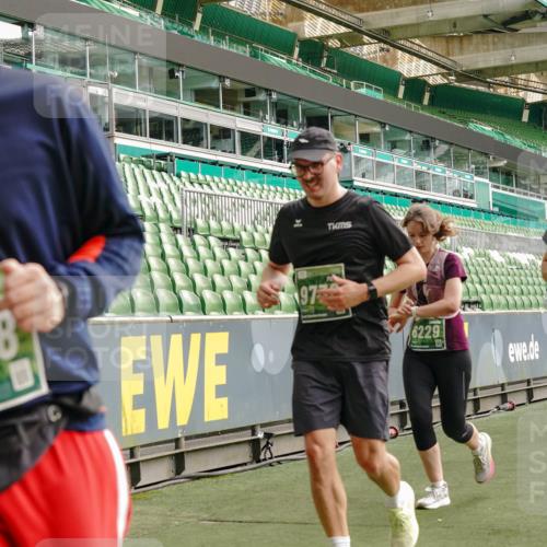 13.09.2026 - 21. swb-Marathon Bremen Michael Burmester http://msf.ph/oto/10432765 13.09.2026 13:29:54 Laufen im Stadion 171, 220, 297, 405, 422, 476, 685, 729, 754, 767, 986, 1079, 1217, 1242, 1270, 1298, 1325, 1384, 1615, 1633, 1634, 1741, 1777, 1810, 1811, 1886, 1983, 2238, 2242, 2249, 2263, 2326, 2365, 2436, 2449, 2472, 2546, 2593, 2615, 2738, 2740, 2743, 2830, 2862, 2868, 2869, 2871, 2918, 2924, 2991, 2994, 3020, 3053, 3129, 3154, 3227, 3238, 3274, 3286, 3321, 3361, 3563, 3594, 3595, 3605, 3678, 3755, 3758, 3798, 3853, 3876, 3898, 3929, 3953, 3965, 3971, 3987, 4011, 4056 meine-sportfotos.de