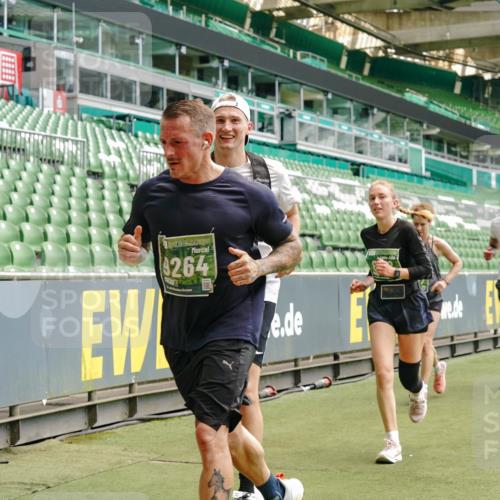 13.09.2026 - 21. swb-Marathon Bremen Michael Burmester http://msf.ph/oto/10432771 13.09.2026 13:04:45 Laufen im Stadion 178, 209, 210, 244, 323, 488, 534, 536, 565, 596, 647, 725, 881, 900, 1073, 1239, 1243, 1307, 1308, 1343, 1373, 1456, 1458, 1479, 1627, 1649, 1653, 1656, 1687, 1771, 1780, 1914, 1932, 1941, 2023, 2089, 2126, 2223, 2241, 2301, 2369, 2430, 2434, 2452, 2602, 2625, 2723, 2742, 2764, 2851, 2867, 2872, 2891, 2910, 2919, 2934, 2957, 2959, 2977, 2985, 3028, 3030, 3217, 3278, 3320, 3343, 3402, 3419, 3425, 3444, 3454, 3485, 3510, 3521, 3579, 3597, 3618, 3796, 3846, 3859, 3909, 242 meine-sportfotos.de