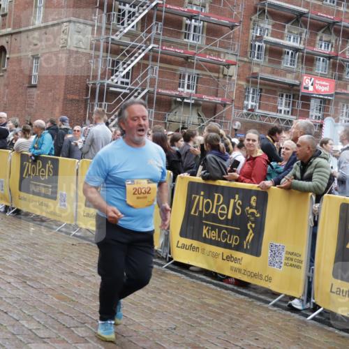 13.09.2026 - Kiel Lauf Yannick Fuchs http://msf.ph/oto/10432790 13.09.2026 11:24:40 Ziel 1723, 2032, 7693, 2032, 7002 meine-sportfotos.de