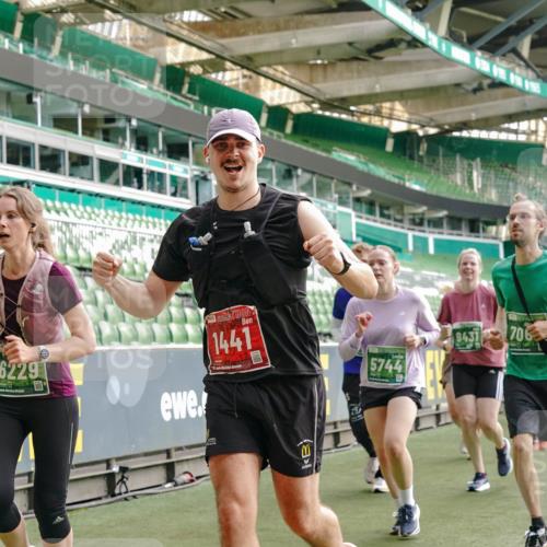13.09.2026 - 21. swb-Marathon Bremen Michael Burmester http://msf.ph/oto/10432798 13.09.2026 13:29:55 Laufen im Stadion 171, 220, 297, 405, 422, 476, 685, 729, 754, 767, 806, 986, 1079, 1217, 1242, 1270, 1325, 1384, 1615, 1633, 1634, 1741, 1777, 1810, 1811, 1886, 1983, 2238, 2242, 2249, 2263, 2326, 2365, 2436, 2449, 2472, 2546, 2593, 2615, 2738, 2740, 2743, 2830, 2862, 2868, 2869, 2871, 2918, 2924, 2991, 2994, 3020, 3053, 3129, 3154, 3227, 3238, 3274, 3286, 3321, 3361, 3563, 3594, 3595, 3605, 3678, 3755, 3758, 3798, 3853, 3876, 3898, 3929, 3953, 3965, 3971, 3987, 4011, 4056 meine-sportfotos.de