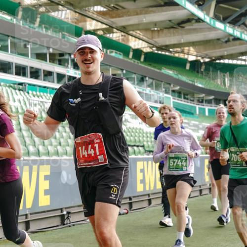 13.09.2026 - 21. swb-Marathon Bremen Michael Burmester http://msf.ph/oto/10432815 13.09.2026 13:29:55 Laufen im Stadion 171, 220, 297, 405, 422, 476, 685, 729, 754, 767, 806, 986, 1079, 1217, 1242, 1270, 1325, 1384, 1615, 1633, 1634, 1741, 1777, 1810, 1811, 1886, 1983, 2238, 2242, 2249, 2263, 2326, 2365, 2436, 2449, 2472, 2546, 2593, 2615, 2738, 2740, 2743, 2830, 2862, 2868, 2869, 2871, 2918, 2924, 2991, 2994, 3020, 3053, 3129, 3154, 3227, 3238, 3274, 3286, 3321, 3361, 3563, 3594, 3595, 3605, 3678, 3755, 3758, 3798, 3853, 3876, 3898, 3929, 3953, 3965, 3971, 3987, 4011, 4056 meine-sportfotos.de