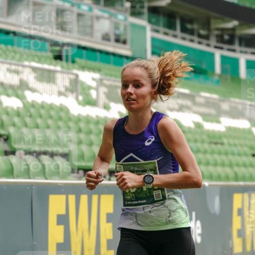 13.09.2026 - 21. swb-Marathon Bremen Michael Burmester http://msf.ph/oto/10432818 13.09.2026 12:30:55 Laufen im Stadion 314, 417, 573, 1168, 1214, 1357, 1453, 1639, 4474, 5212, 6485, 6507, 8285, 103, 206, 238, 322, 358, 420, 553, 574, 841, 1161, 1253, 1256, 1352, 1525, 1724, 1783, 1917, 2032, 3662, 4264 meine-sportfotos.de