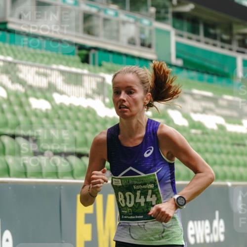 13.09.2026 - 21. swb-Marathon Bremen Michael Burmester http://msf.ph/oto/10432827 13.09.2026 12:30:56 Laufen im Stadion 314, 417, 573, 1168, 1214, 1357, 1453, 1639, 4474, 5212, 6485, 6507, 8285, 103, 206, 238, 322, 358, 420, 553, 574, 841, 1161, 1253, 1256, 1352, 1525, 1724, 1783, 1917, 2032, 3662, 4264 meine-sportfotos.de