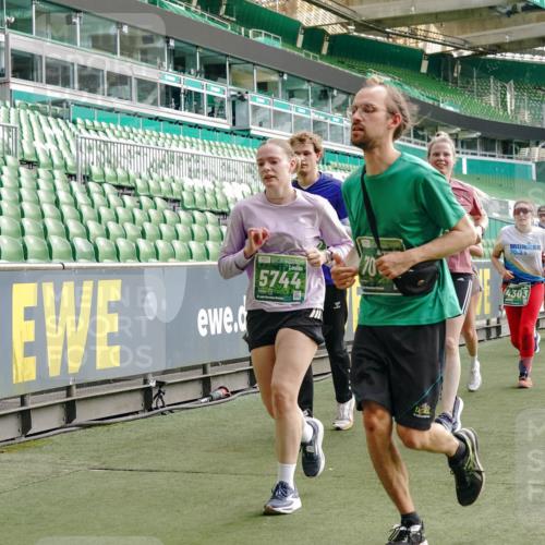 13.09.2026 - 21. swb-Marathon Bremen Michael Burmester http://msf.ph/oto/10432833 13.09.2026 13:29:56 Laufen im Stadion 171, 220, 297, 405, 422, 476, 685, 729, 754, 767, 806, 986, 1079, 1217, 1242, 1270, 1325, 1384, 1615, 1633, 1634, 1741, 1777, 1810, 1811, 1886, 1983, 2238, 2242, 2249, 2263, 2326, 2365, 2436, 2449, 2472, 2546, 2593, 2615, 2637, 2738, 2740, 2743, 2830, 2862, 2868, 2869, 2871, 2918, 2924, 2991, 2994, 3020, 3053, 3129, 3154, 3227, 3238, 3274, 3286, 3321, 3361, 3563, 3594, 3595, 3605, 3678, 3755, 3758, 3798, 3876, 3898, 3929, 3953, 3965, 3971, 3987, 4011, 4056 meine-sportfotos.de