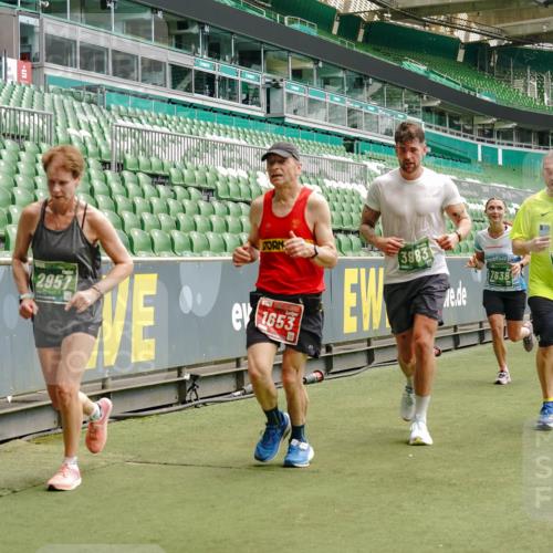 13.09.2026 - 21. swb-Marathon Bremen Michael Burmester http://msf.ph/oto/10432896 13.09.2026 13:04:47 Laufen im Stadion 178, 209, 210, 244, 323, 488, 534, 536, 565, 596, 647, 725, 881, 900, 1073, 1239, 1243, 1307, 1308, 1343, 1373, 1456, 1458, 1479, 1627, 1649, 1653, 1656, 1687, 1771, 1780, 1914, 1932, 1941, 2023, 2089, 2126, 2223, 2241, 2301, 2369, 2430, 2434, 2452, 2602, 2625, 2723, 2742, 2764, 2851, 2867, 2872, 2891, 2910, 2919, 2934, 2957, 2959, 2977, 2985, 3028, 3030, 3217, 3278, 3320, 3343, 3402, 3419, 3425, 3444, 3454, 3485, 3510, 3521, 3579, 3597, 3618, 3796, 3846, 3859, 3909, 242 meine-sportfotos.de