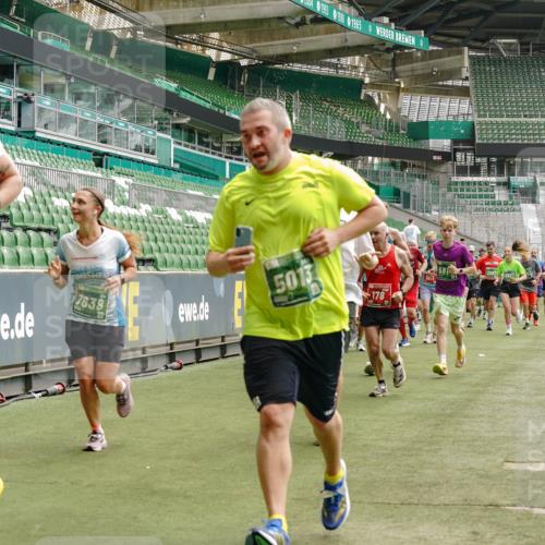 13.09.2026 - 21. swb-Marathon Bremen Michael Burmester http://msf.ph/oto/10432976 13.09.2026 13:04:49 Laufen im Stadion 178, 209, 210, 244, 323, 488, 534, 536, 565, 596, 647, 725, 881, 891, 900, 1073, 1239, 1243, 1307, 1308, 1343, 1373, 1456, 1458, 1479, 1627, 1649, 1653, 1656, 1687, 1771, 1780, 1914, 1932, 1941, 2023, 2089, 2126, 2223, 2241, 2301, 2369, 2430, 2434, 2452, 2602, 2625, 2723, 2742, 2764, 2851, 2867, 2872, 2891, 2910, 2919, 2934, 2957, 2959, 2977, 2985, 3028, 3030, 3217, 3278, 3320, 3343, 3402, 3419, 3425, 3444, 3454, 3485, 3510, 3521, 3579, 3597, 3618, 3796, 3846, 3859, 3909, 242 meine-sportfotos.de