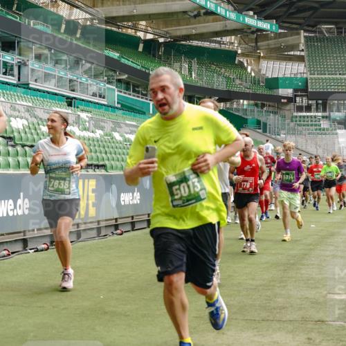 13.09.2026 - 21. swb-Marathon Bremen Michael Burmester http://msf.ph/oto/10432996 13.09.2026 13:04:49 Laufen im Stadion 178, 209, 210, 244, 323, 488, 534, 536, 565, 596, 647, 725, 881, 891, 900, 1073, 1239, 1243, 1307, 1308, 1343, 1373, 1456, 1458, 1479, 1627, 1649, 1653, 1656, 1687, 1771, 1780, 1914, 1932, 1941, 2023, 2089, 2126, 2223, 2241, 2301, 2369, 2430, 2434, 2452, 2602, 2625, 2723, 2742, 2764, 2851, 2867, 2872, 2891, 2910, 2919, 2934, 2957, 2959, 2977, 2985, 3028, 3030, 3217, 3278, 3320, 3343, 3402, 3419, 3425, 3444, 3454, 3485, 3510, 3521, 3579, 3597, 3618, 3796, 3846, 3859, 3909, 242 meine-sportfotos.de