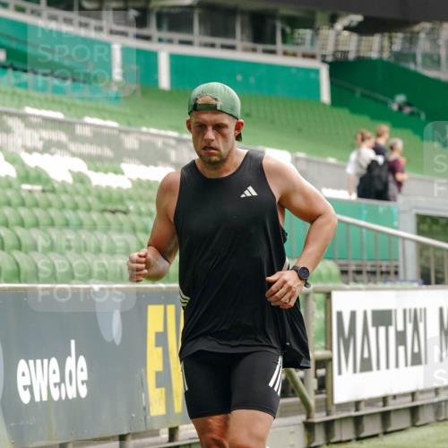 13.09.2026 - 21. swb-Marathon Bremen Michael Burmester http://msf.ph/oto/10433033 13.09.2026 12:31:54 Laufen im Stadion 417, 482, 573, 668, 943, 1020, 1126, 1357, 1507, 1629, 1639, 2100, 4474, 5212, 6485, 6507, 8044, 8285, 358, 420, 553, 574, 649, 719, 858, 934, 959, 1161, 1253, 1256, 1352, 1391, 1428, 1525, 1724, 1783, 1917, 2032, 3662, 4264 meine-sportfotos.de