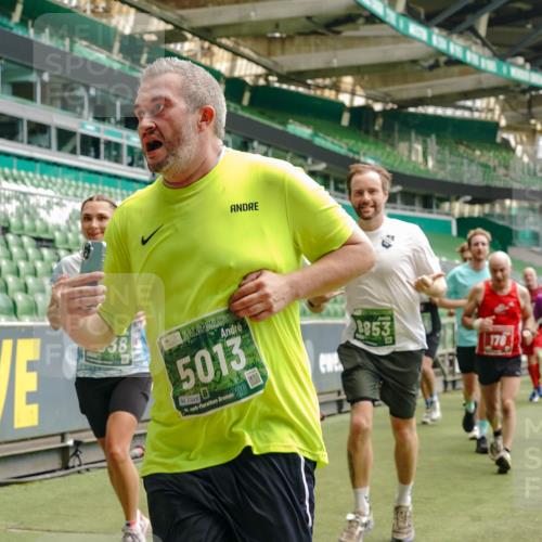 13.09.2026 - 21. swb-Marathon Bremen Michael Burmester http://msf.ph/oto/10433035 13.09.2026 13:04:49 Laufen im Stadion 178, 209, 210, 244, 323, 488, 534, 536, 565, 596, 647, 725, 881, 891, 900, 1073, 1239, 1243, 1307, 1308, 1343, 1373, 1456, 1458, 1479, 1627, 1649, 1653, 1656, 1687, 1771, 1780, 1914, 1932, 1941, 2023, 2089, 2126, 2223, 2241, 2301, 2369, 2430, 2434, 2452, 2602, 2625, 2723, 2742, 2764, 2851, 2867, 2872, 2891, 2910, 2919, 2934, 2957, 2959, 2977, 2985, 3028, 3030, 3217, 3278, 3320, 3343, 3402, 3419, 3425, 3444, 3454, 3485, 3510, 3521, 3579, 3597, 3618, 3796, 3846, 3859, 3909, 242 meine-sportfotos.de