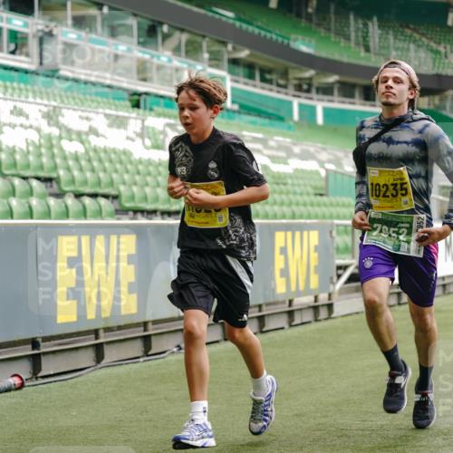 13.09.2026 - 21. swb-Marathon Bremen Michael Burmester http://msf.ph/oto/10433052 13.09.2026 10:24:16 Laufen im Stadion 10235, 10328, 10337, 10341, 10358, 10456, 10520, 10575, 10592, 10593, 10618, 10632, 10775, 10782, 10816, 10972, 11042, 11127, 11143, 11198, 11201, 11227, 11265, 11373, 11375, 11426, 11442, 11468, 11527, 11607, 11628, 11630, 11632, 11704, 11713, 11721, 11779, 11826, 11895, 11903, 11948, 12053, 12144, 12209, 12246, 12281, 12339, 12395, 12404, 12406, 12426, 12442, 12468, 12469, 12477, 12525, 13520, 13556, 13563, 13566, 13580, 13585, 13586, 13616, 13642 meine-sportfotos.de