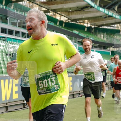 13.09.2026 - 21. swb-Marathon Bremen Michael Burmester http://msf.ph/oto/10433058 13.09.2026 13:04:50 Laufen im Stadion 178, 209, 210, 244, 323, 394, 488, 534, 536, 565, 596, 647, 725, 881, 891, 900, 1073, 1239, 1243, 1307, 1308, 1343, 1373, 1456, 1458, 1479, 1627, 1649, 1653, 1656, 1687, 1771, 1780, 1914, 1932, 1941, 2023, 2089, 2126, 2223, 2241, 2301, 2369, 2430, 2434, 2452, 2602, 2625, 2723, 2742, 2764, 2851, 2867, 2872, 2891, 2910, 2919, 2934, 2957, 2959, 2977, 2985, 3028, 3030, 3217, 3278, 3320, 3343, 3402, 3419, 3425, 3444, 3454, 3485, 3510, 3521, 3579, 3597, 3618, 3796, 3859, 3909, 242 meine-sportfotos.de