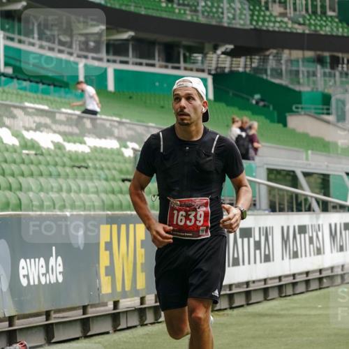 13.09.2026 - 21. swb-Marathon Bremen Michael Burmester http://msf.ph/oto/10433078 13.09.2026 12:31:58 Laufen im Stadion 417, 482, 573, 668, 943, 1020, 1126, 1357, 1507, 1606, 1629, 1639, 2100, 4474, 5212, 6485, 6507, 8044, 8285, 358, 420, 547, 553, 574, 649, 719, 858, 934, 959, 1161, 1253, 1256, 1352, 1391, 1428, 1525, 1724, 1783, 1917, 2032, 3662, 4264 meine-sportfotos.de