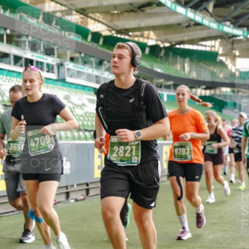 13.09.2026 - 21. swb-Marathon Bremen Michael Burmester http://msf.ph/oto/10433081 13.09.2026 13:30:07 Laufen im Stadion 122, 171, 224, 297, 405, 422, 476, 639, 685, 729, 754, 767, 806, 986, 1114, 1217, 1242, 1270, 1384, 1615, 1633, 1634, 1777, 1810, 1811, 1886, 1983, 2216, 2238, 2242, 2249, 2263, 2326, 2368, 2372, 2436, 2449, 2546, 2615, 2629, 2637, 2719, 2738, 2740, 2830, 2862, 2868, 2869, 2871, 2918, 2924, 2991, 2994, 3020, 3053, 3101, 3129, 3227, 3238, 3274, 3286, 3321, 3361, 3563, 3594, 3595, 3605, 3678, 3755, 3758, 3798, 3873, 3876, 3898, 3929, 3953, 3965, 3971, 3987, 4011, 4056 meine-sportfotos.de